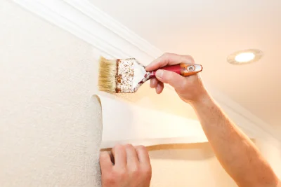 Pose de papier peint à Cairanne — revêtements muraux et toiles de verre